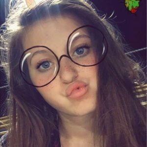 Meet your Posher, Cassandra